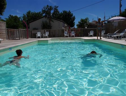 Campsite with heated swimming pool - Camping de la Gères La Rochelle / Surgères